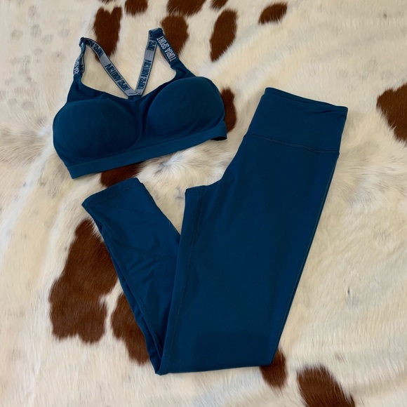 Like New Victoria’s Secret Sport Knockout Leggings - Picture 9 of 9